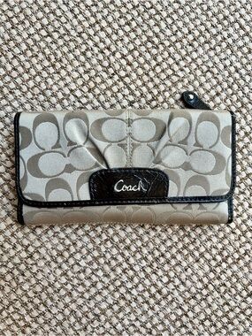 🤎Coach Signature Khaki Brown Canvas Accordion Wallet Checkbook Clutch